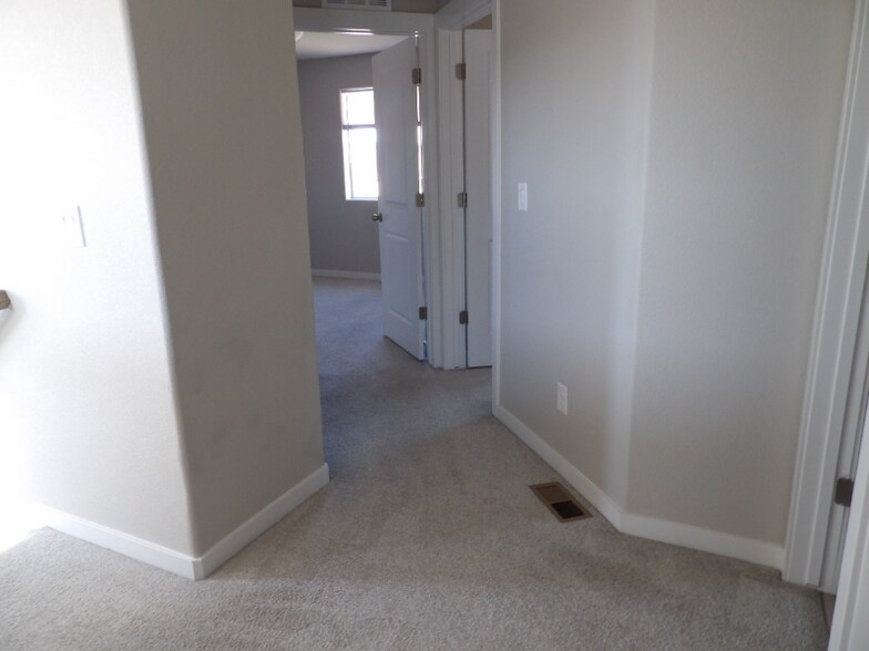 Building Photo - 10496 Kalama Dr