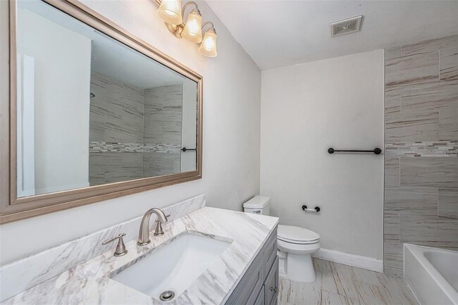 Building Photo - 11642 Hidden Hollow Cir