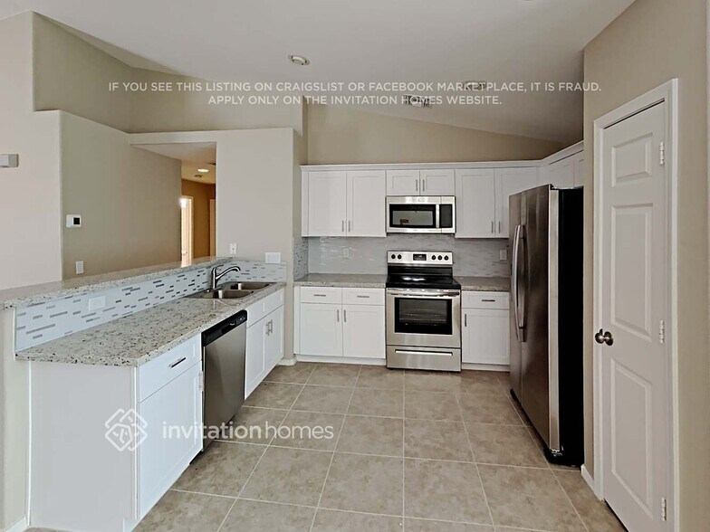 Building Photo - 3122 S 93rd Ln