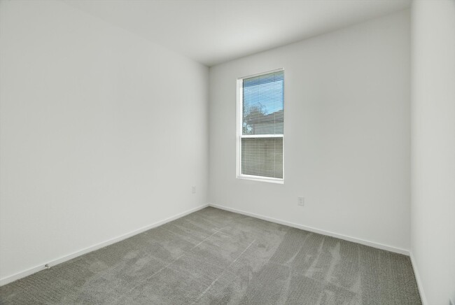 Building Photo - 519 Louis Ln