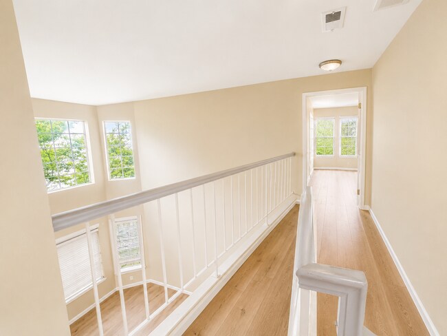 Building Photo - Welcome to this stunning 3 bedroom and 2.5 bathroom in the heart of Fremont, Ca