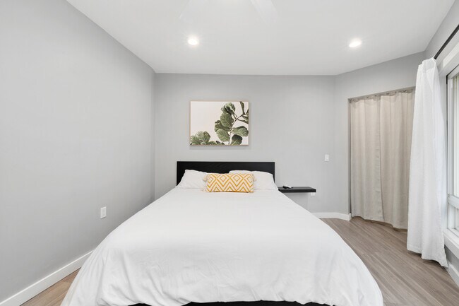 Building Photo - 3228 Broadway