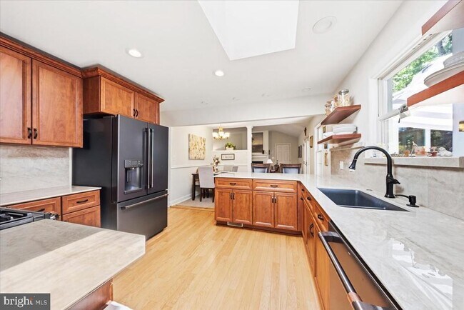 Building Photo - 40 Pine knoll Dr