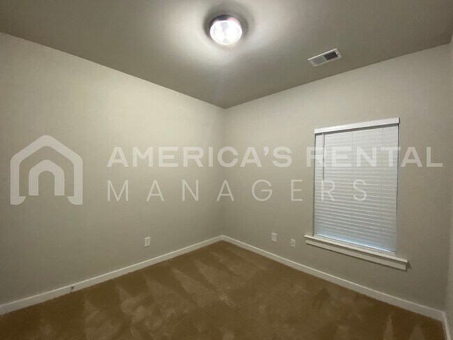 Building Photo - Home for Rent in Clanton, AL!!! View with 48 Hours Notice!