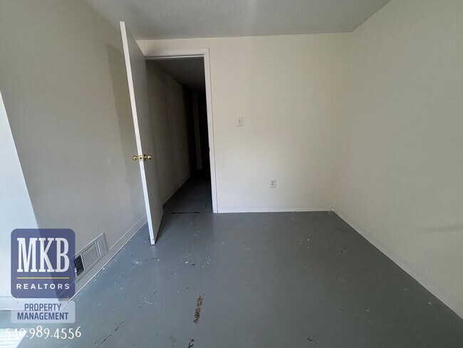 Building Photo - 4706 Casper Dr NE