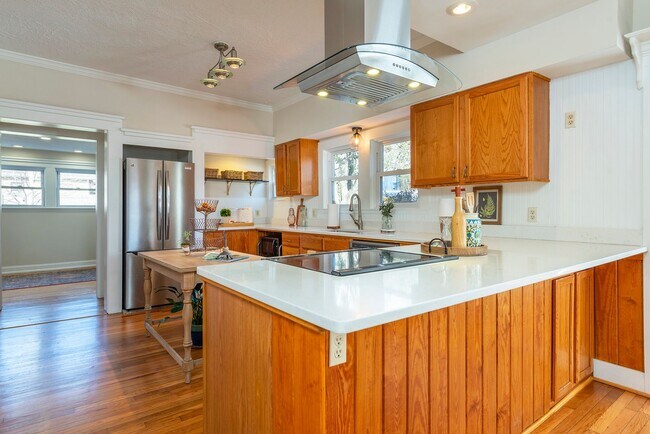 Building Photo - Charming Black Mountain Rental!