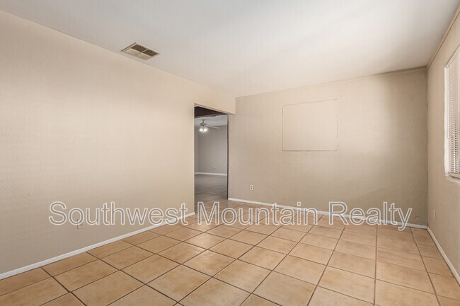 Building Photo - 10546 E Boise St