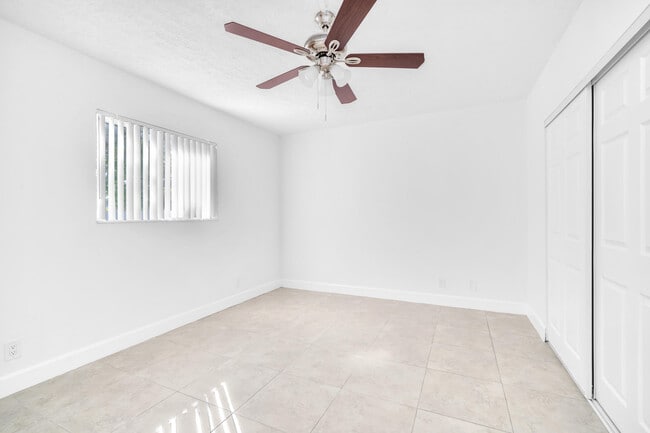 Building Photo - 450 W Camino Real