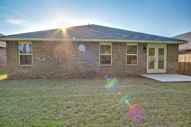 Building Photo - Lakeshore Preserve 3BR Home with Garage – Pet Friendly