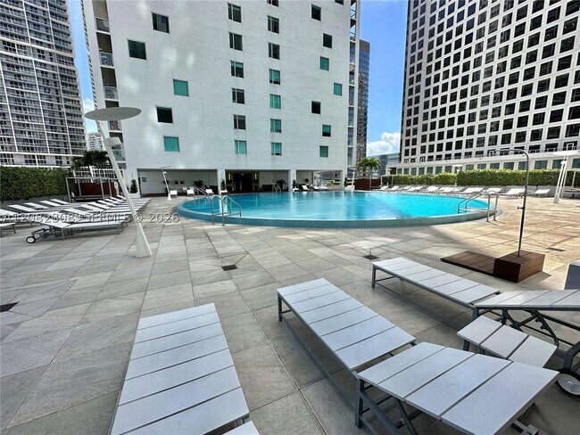 Building Photo - 500 Brickell Ave