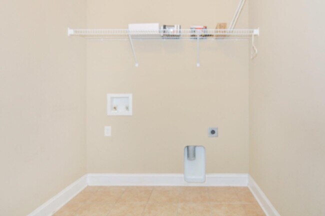 Building Photo - Coming Available!