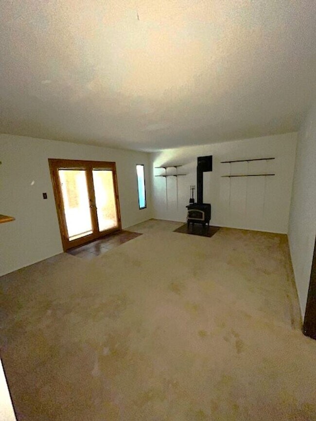 Building Photo - 634 Stanford Dr