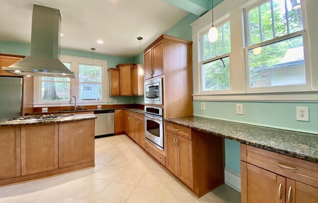 Building Photo - 1105 Virginia Ave