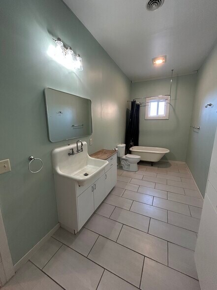 Building Photo - 205 N Sibley Ave