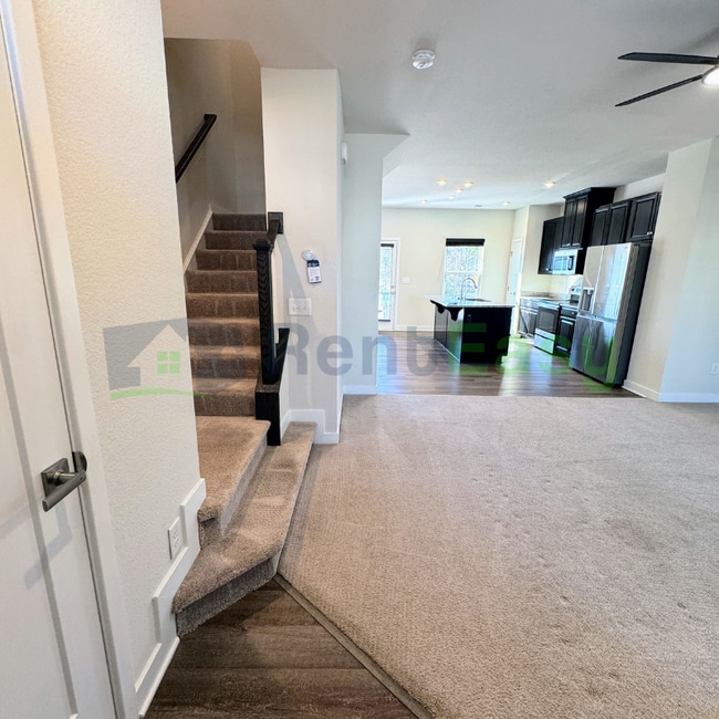 Building Photo - 225 Goldenstar Ln