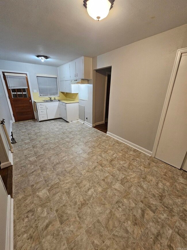 Building Photo - 309 W J Ave