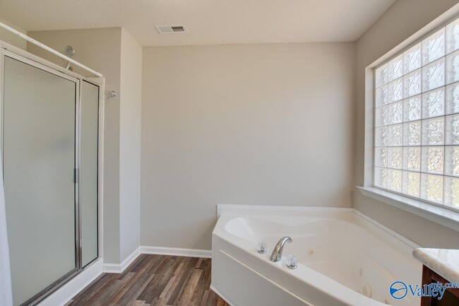 Building Photo - 4808 SE Canterwood Dr