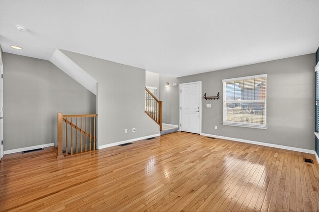 Building Photo - Amazing 3 bedroom home