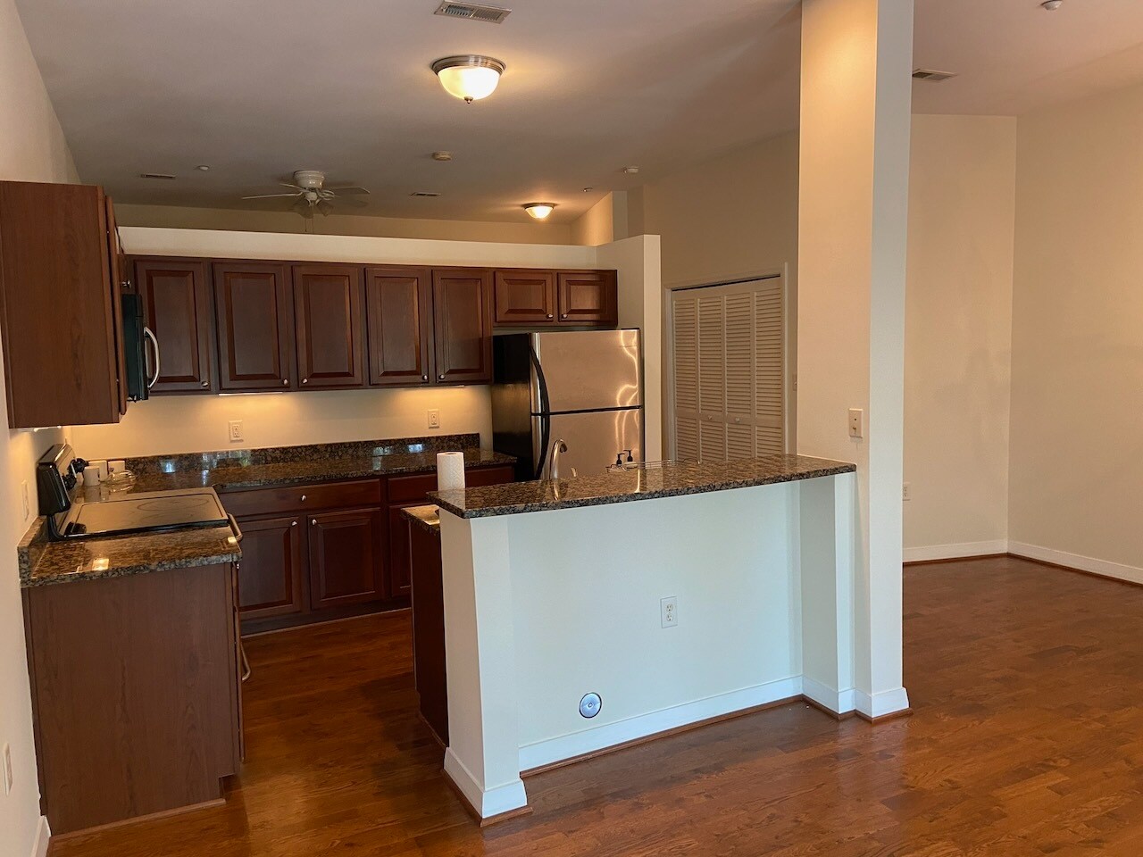 Kitchen - 450 W Princess Anne Rd