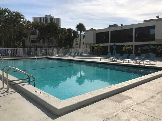Building Photo - 20350 W Country Club Dr