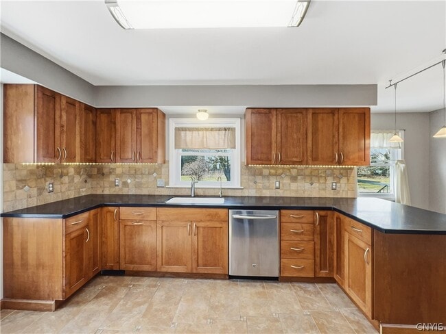 Building Photo - 429 Lionel Ave