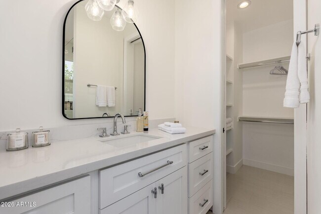 Building Photo - 4017 N 49th Pl