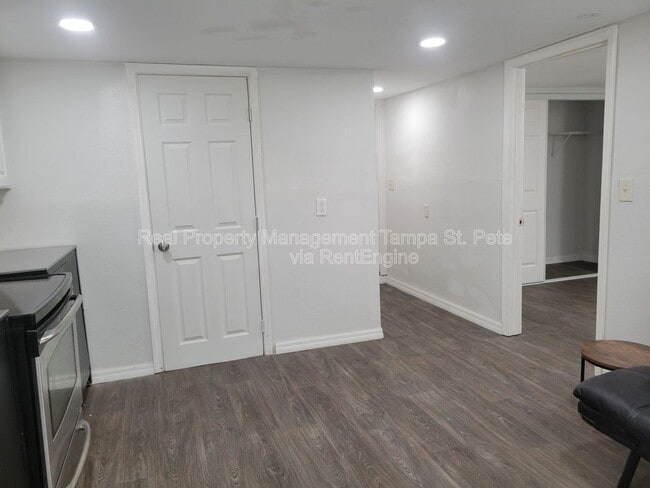 Building Photo - 618 17th Ave S