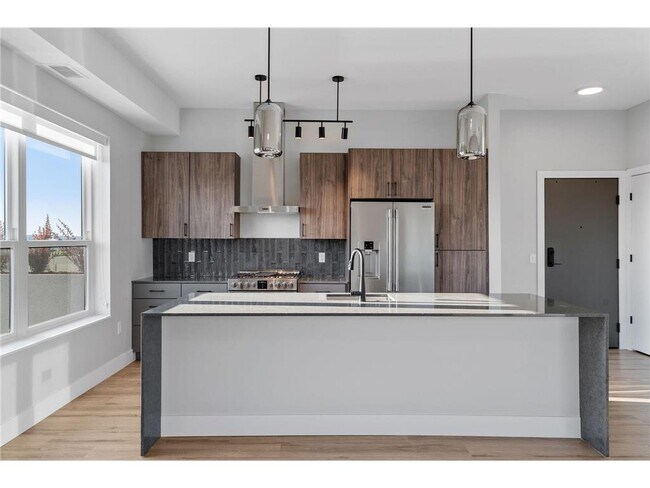 Building Photo - 470 Lexington Parkway S