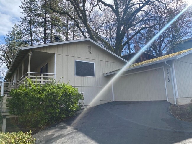 Building Photo - Adorable 3/2 on corner lot In Lake of the Pines