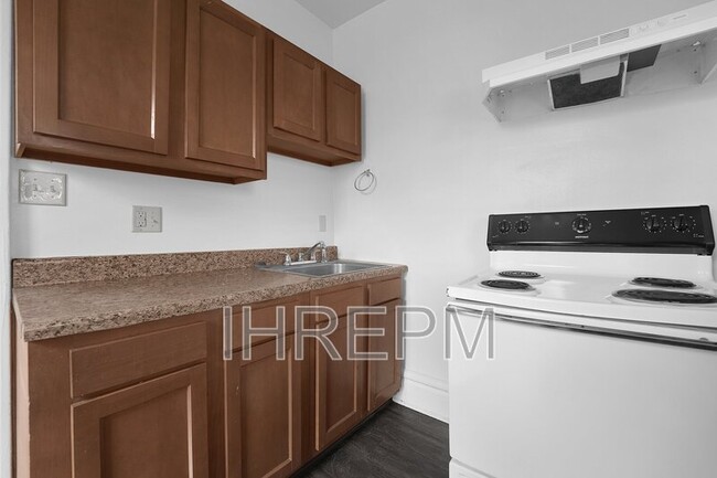 Building Photo - 794 S 22nd St
