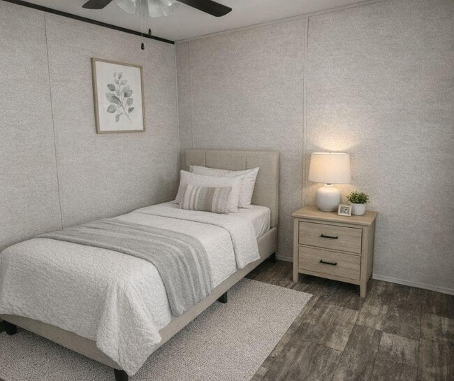 Building Photo - 1250 Lakeview Dr