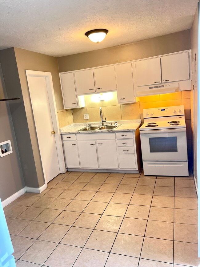 Building Photo - 309 N Marshall Ave