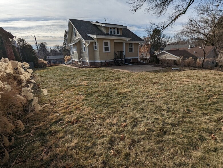 Back yard with paver-patio - 3607 Franklin Ave