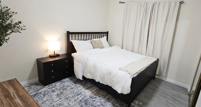 Building Photo - Charming 4BR House in Los Angeles