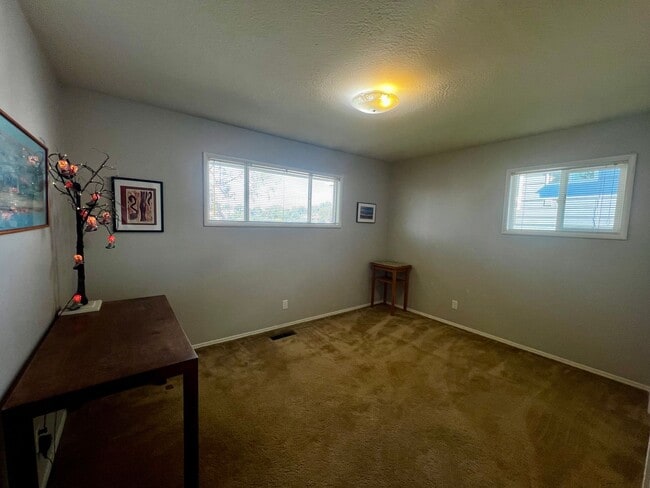 Building Photo - Beautiful North Hill Home Near Vincent Park!
