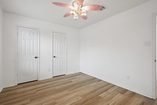 Building Photo - 1001 Lily Pad Ln