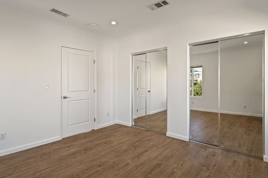 Building Photo - 1238 S Burnside Ave