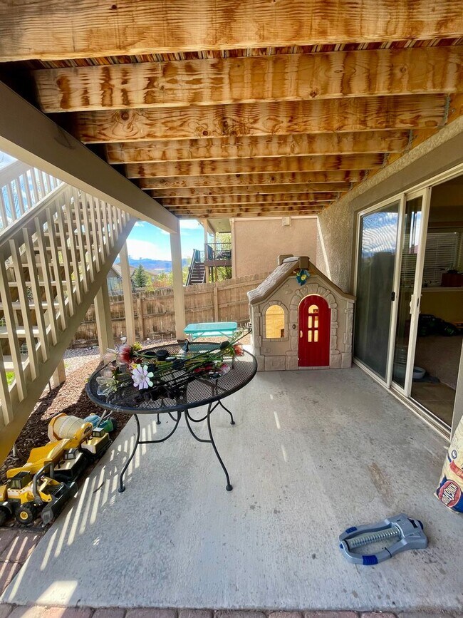 Building Photo - Gorgeous 5 Bedroom Cordera Home