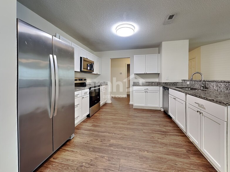 Building Photo - 5057 Thornton Dr