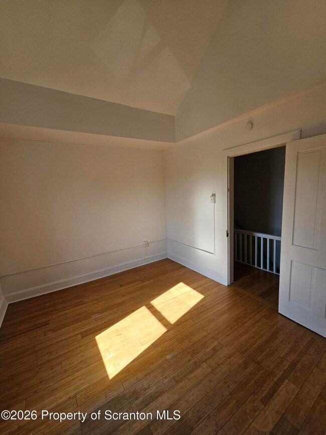 Building Photo - 509 Luzerne St