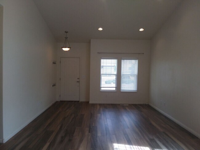 Building Photo - Gorgeous 5 Bedroom 3 Bathroom home in Lehi