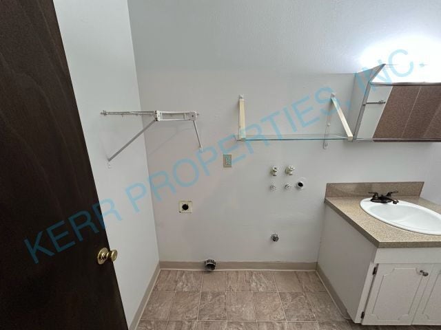 Building Photo - Charming 2-Bedroom Duplex Retreat on SE Steele St, Portland – Cozy Comfort Awaits!