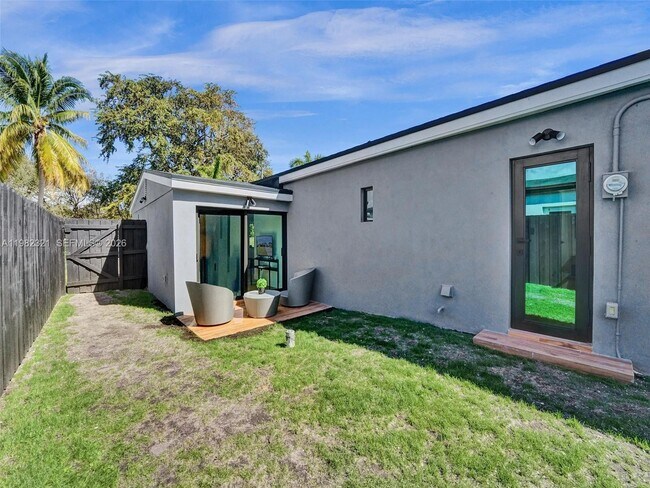 Building Photo - 2066 NE 174th St