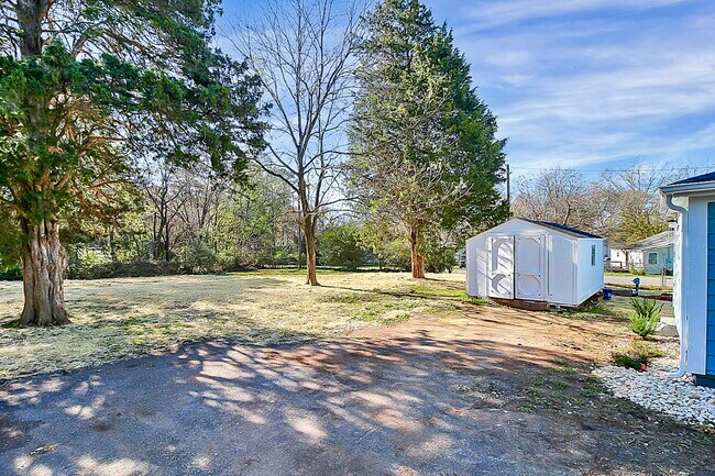 Building Photo - 209 Fairdale St