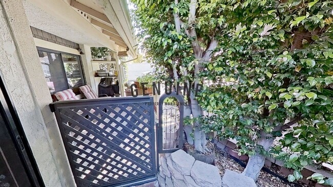 Building Photo - 2 Story 3Bd 2Ba Townhouse