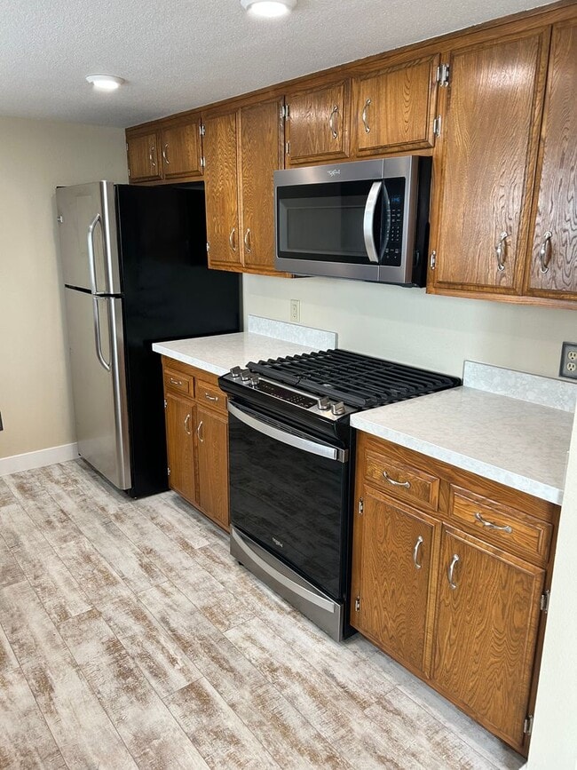 Building Photo - 2 bed 2 bath home two blocks from beach-pet friendly!