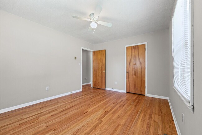 Building Photo - 3 Bedroom / 2 Bathroom Home on .78 Acres