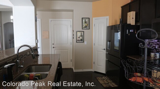 Building Photo - 4 br, 3 bath House - 7874 Pinfeather Dr