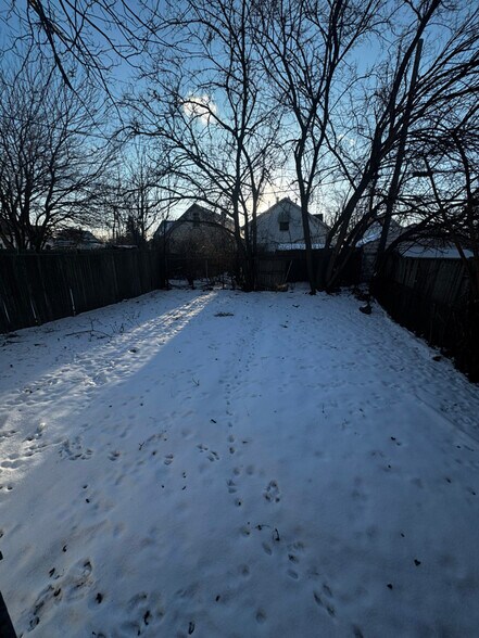 Building Photo - 1970 N Ontario St