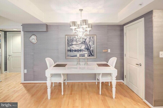Building Photo - Available Now! Logan Circle! High End, 2 B...